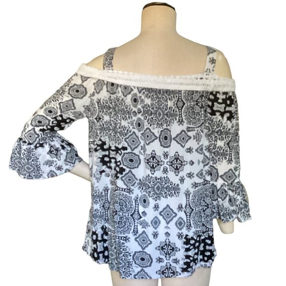 One World  Strappy Off Shoulder Bell Sleeve Sz M Black White Top 95A - Picture 6 of 9